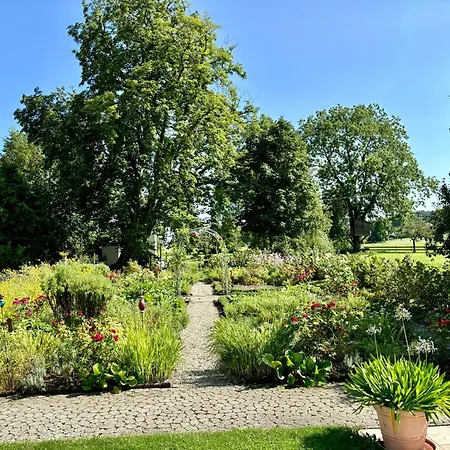 Mit Grosszuegiger Terrasse Und Blick In *