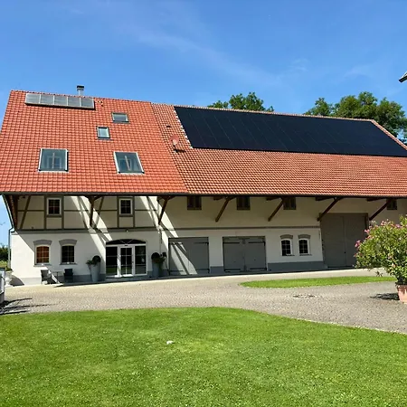 Mit Grosszuegiger Terrasse Und Blick In *