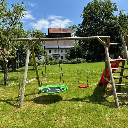 Mit Grosszuegiger Terrasse Und Blick In